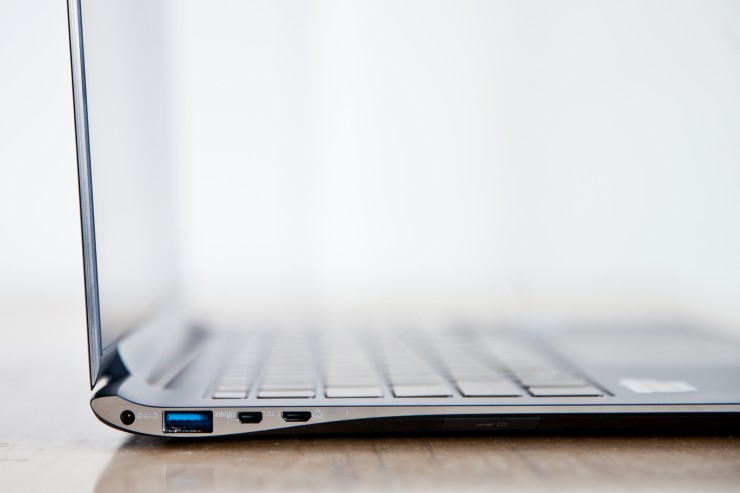 Samsung Ativ book 9 cạnh tranh với Macbook Pro cũ