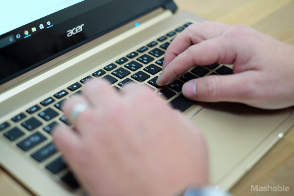 Acer Swift 7 mỏng nhất thế giới cạnh tranh Macbook Pro