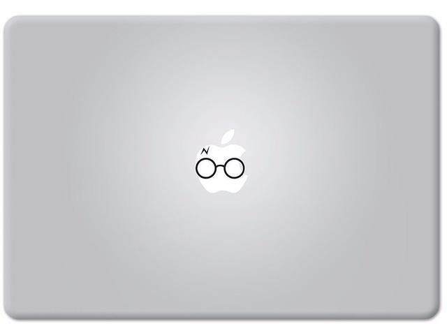 rang trí chiếc Macbook của bạn bằng những sticker