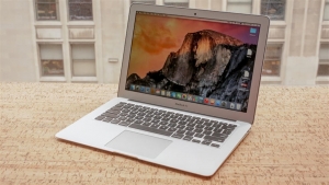 Macbook air 13 inch cũ chính hãng