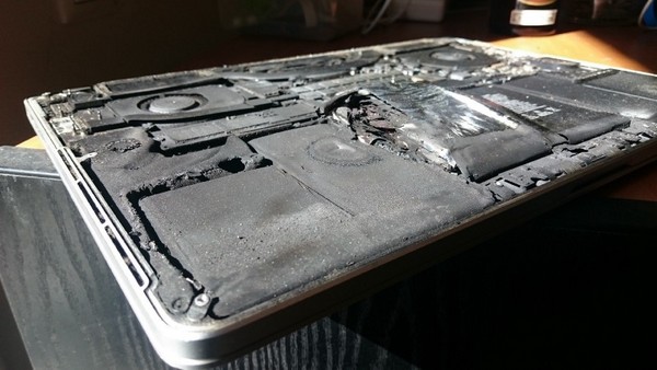 Pin của máy Macbook Retina cũ chính hãng cũng có thể phát nổ?