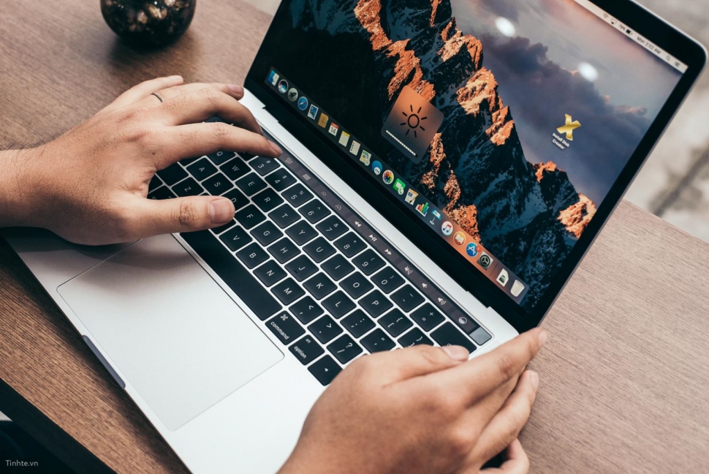 Macbook Pro cũ chính hãng