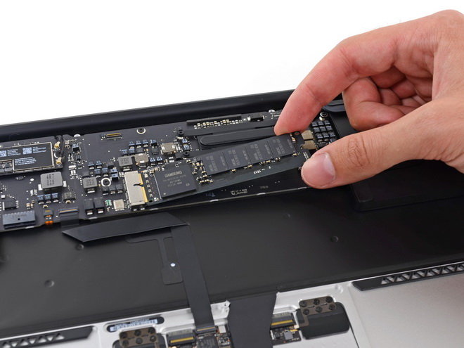 "phẫu thuật" Macbook Air 13 inch cũ chính hãng