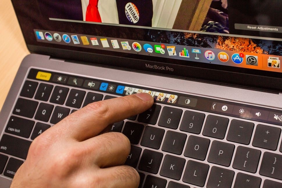 Macbook-Pro-17-inch-cu