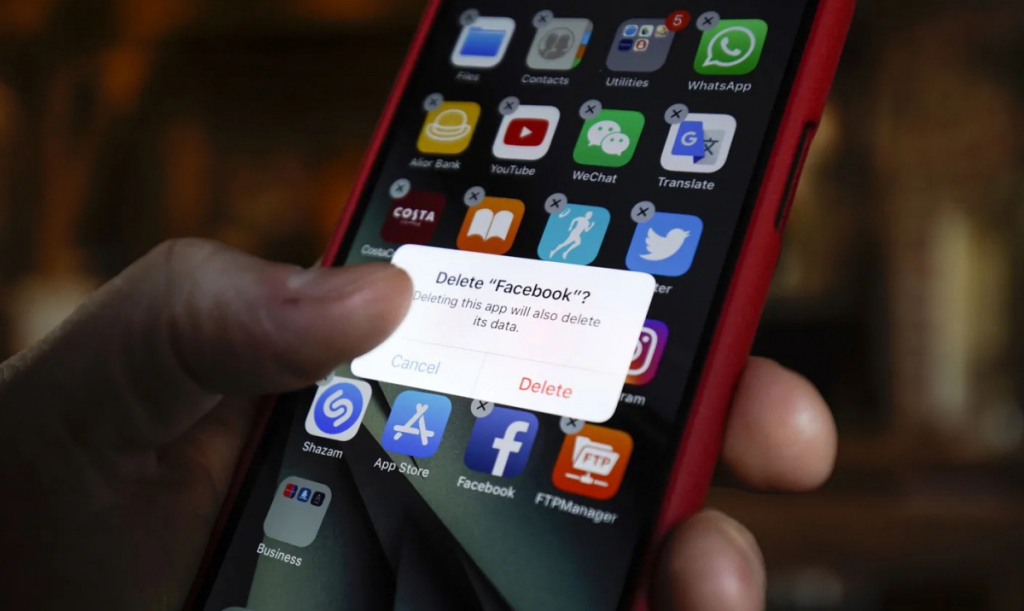 Apple đe doạ sẽ xoá Facebook khỏi App Store vì vấn nạn tội phạm trên nền tảng này