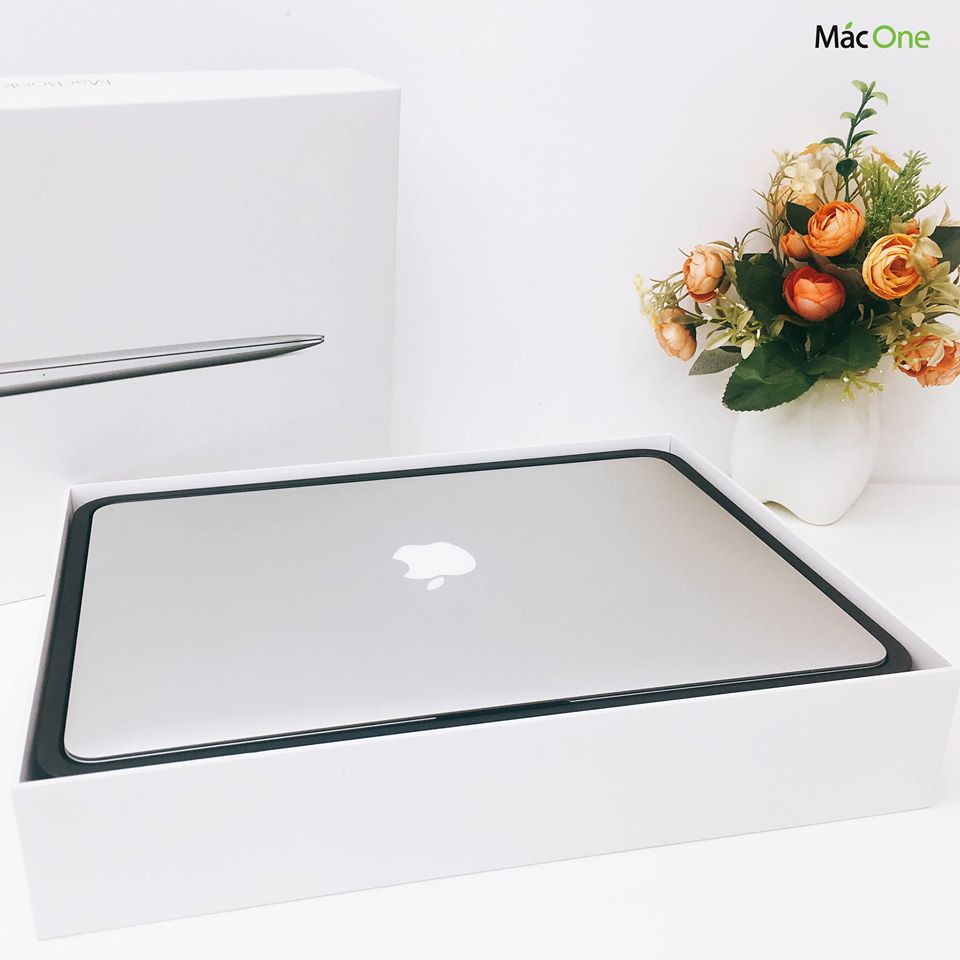 MacBook Air 2017 - Chiếc MacBook Air dành cho dân văn phòng cuối cùng nằm trong danh sách.