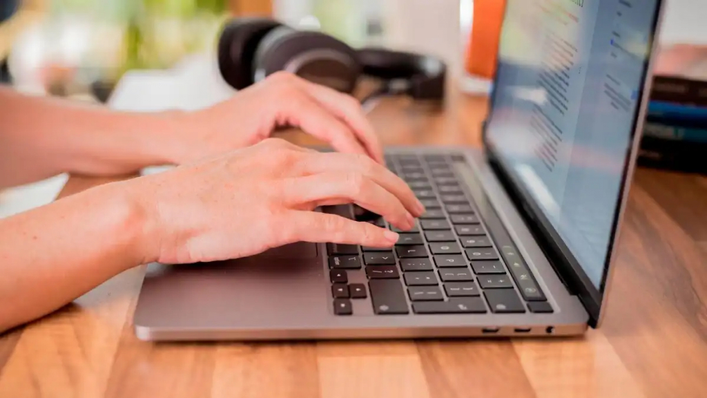 Khi nào Macs màn hình cảm ứng ra đời?