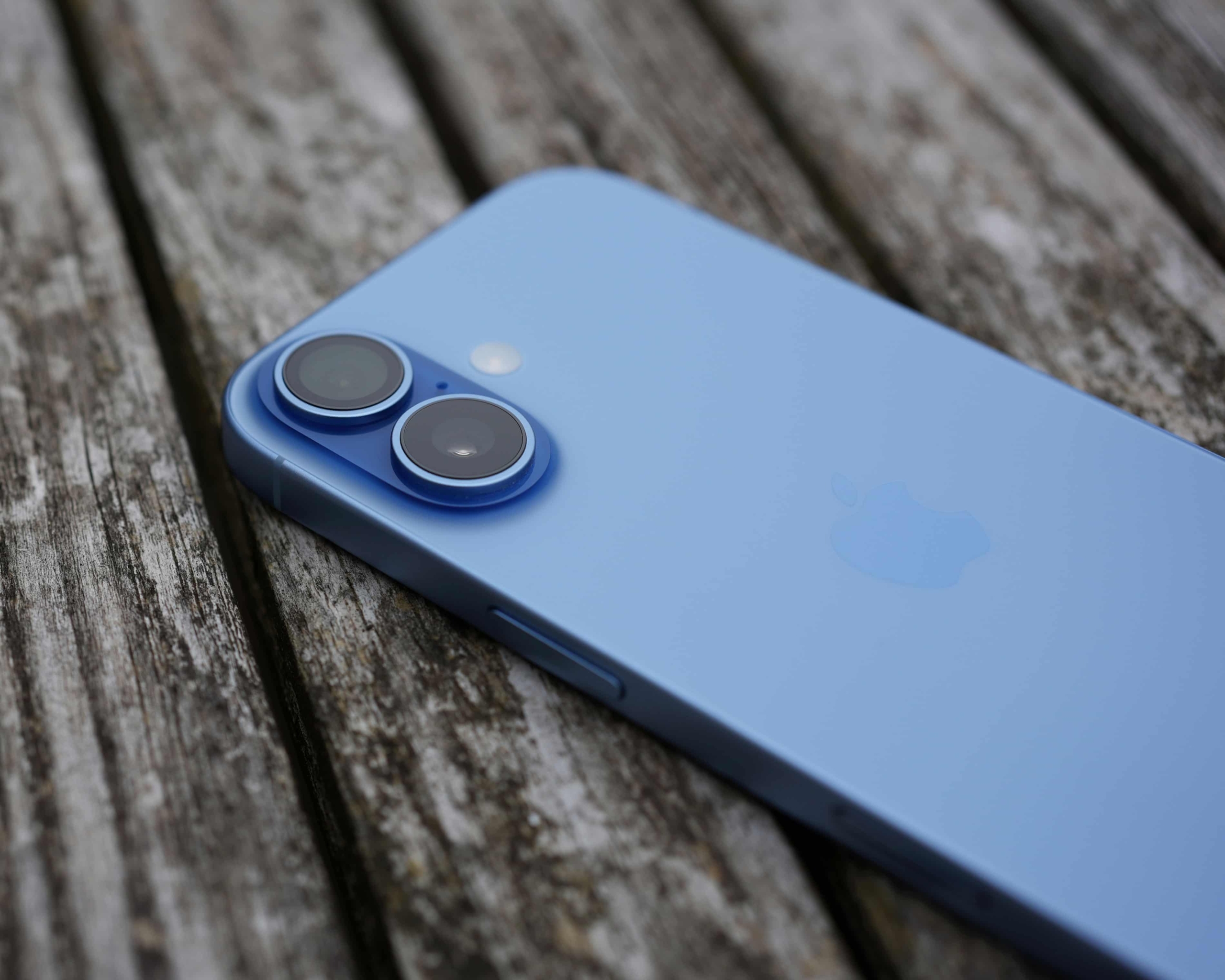 Đánh Giá iPhone 17: Cuối Cùng Apple Đã Chịu Nghe Lời Người Tiêu Dùng