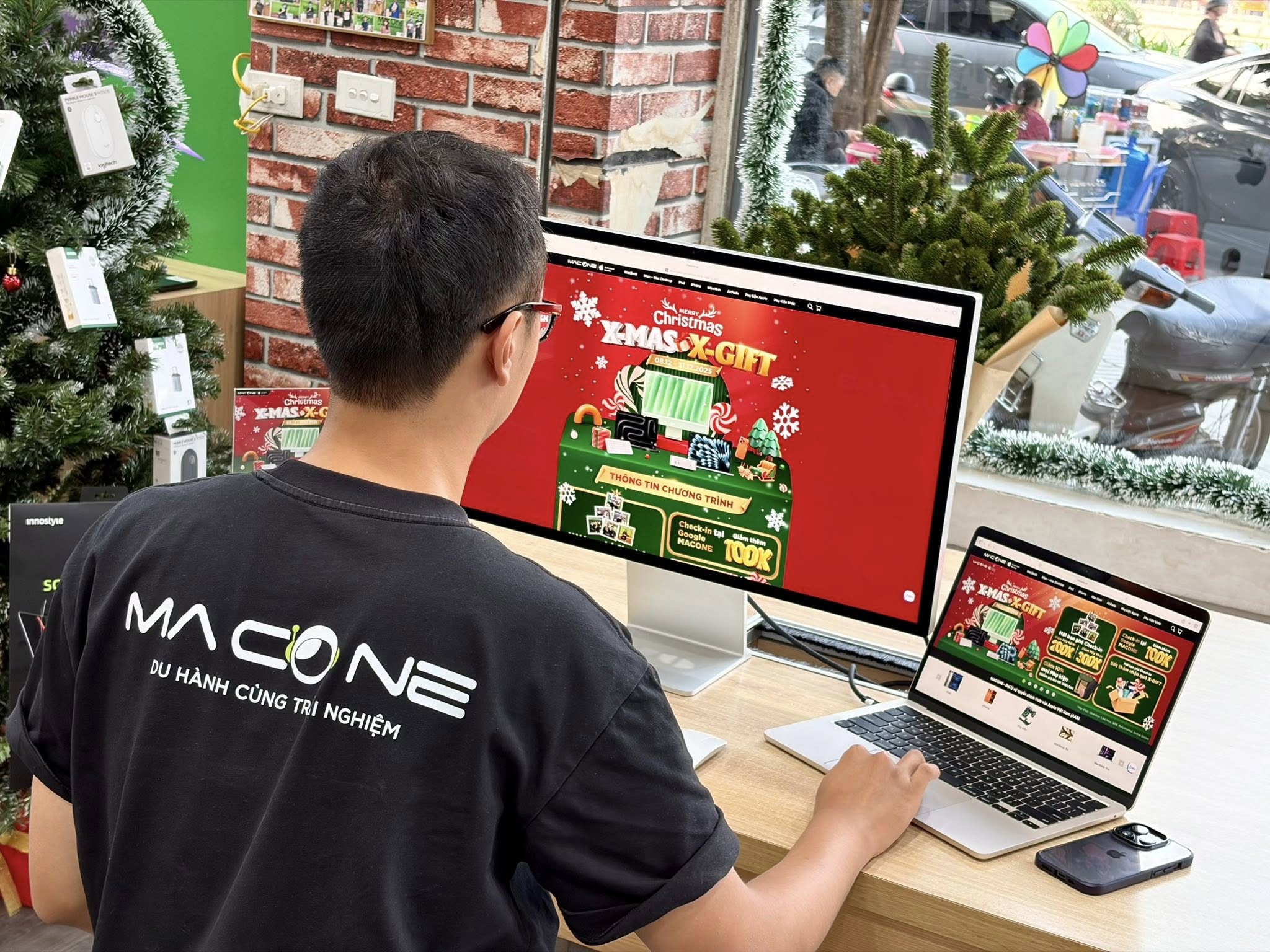 Combo MacBook + iPad hay MacBook + Màn hình rời: Đâu là lựa chọn tối ưu cho sinh viên Kinh tế?